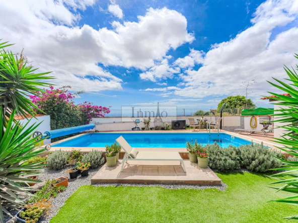 Exclusividad y confort en Granadilla: villa con piscina y vistas espectaculares