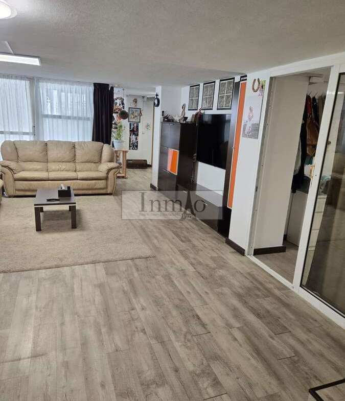 Local comercial convertido en vivienda reformada en el corazón de Los Cristianos – 218 m²