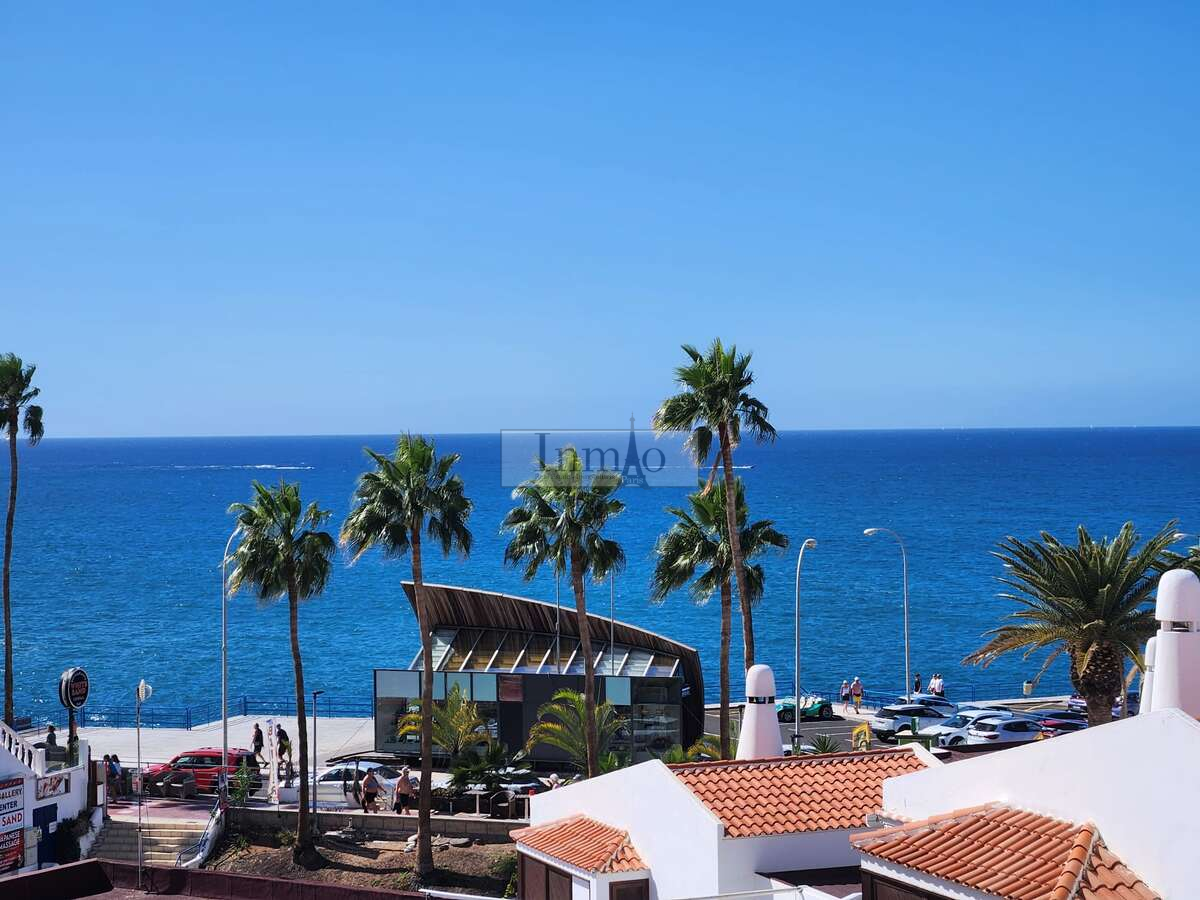 Exclusivo bungalow en primera línea de mar con vistas panorámicas